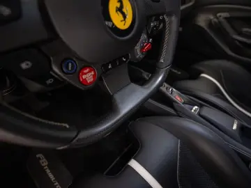 FERRARI F8 Tributo