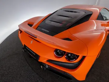FERRARI F8 Tributo