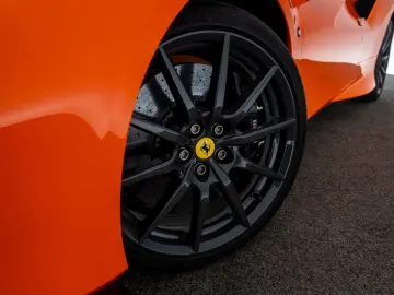 FERRARI F8 Tributo