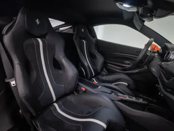 FERRARI F8 Tributo