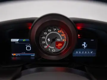 FERRARI F8 Tributo