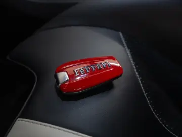 FERRARI F8 Tributo