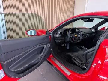 FERRARI F8 TRIBUTO  LIFT CARBON RACING-SEAT DISPLAY HIFI