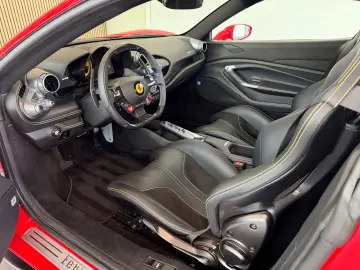 FERRARI F8 TRIBUTO  LIFT CARBON RACING-SEAT DISPLAY HIFI
