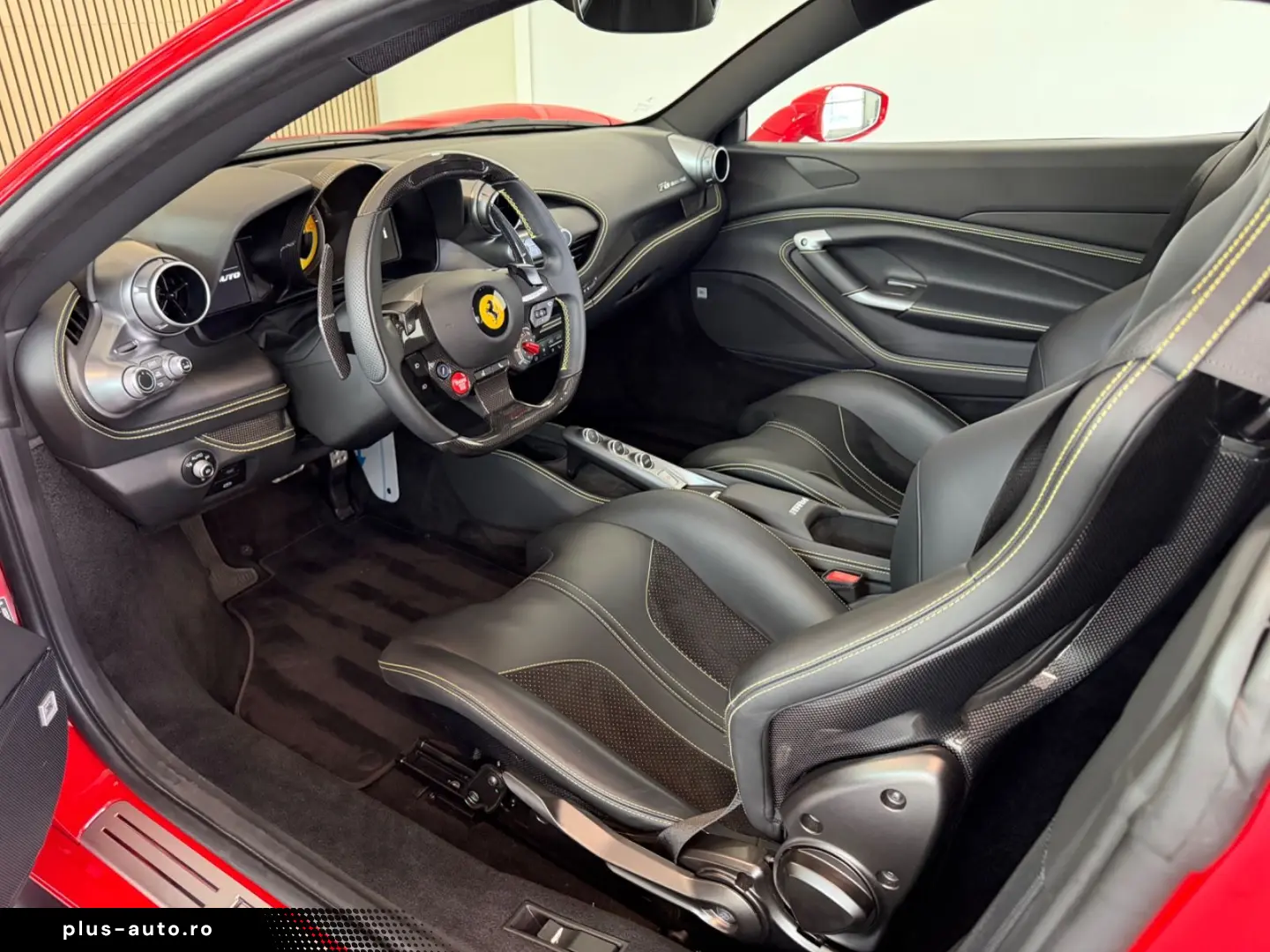 FERRARI F8 TRIBUTO  LIFT CARBON RACING-SEAT DISPLAY HIFI
