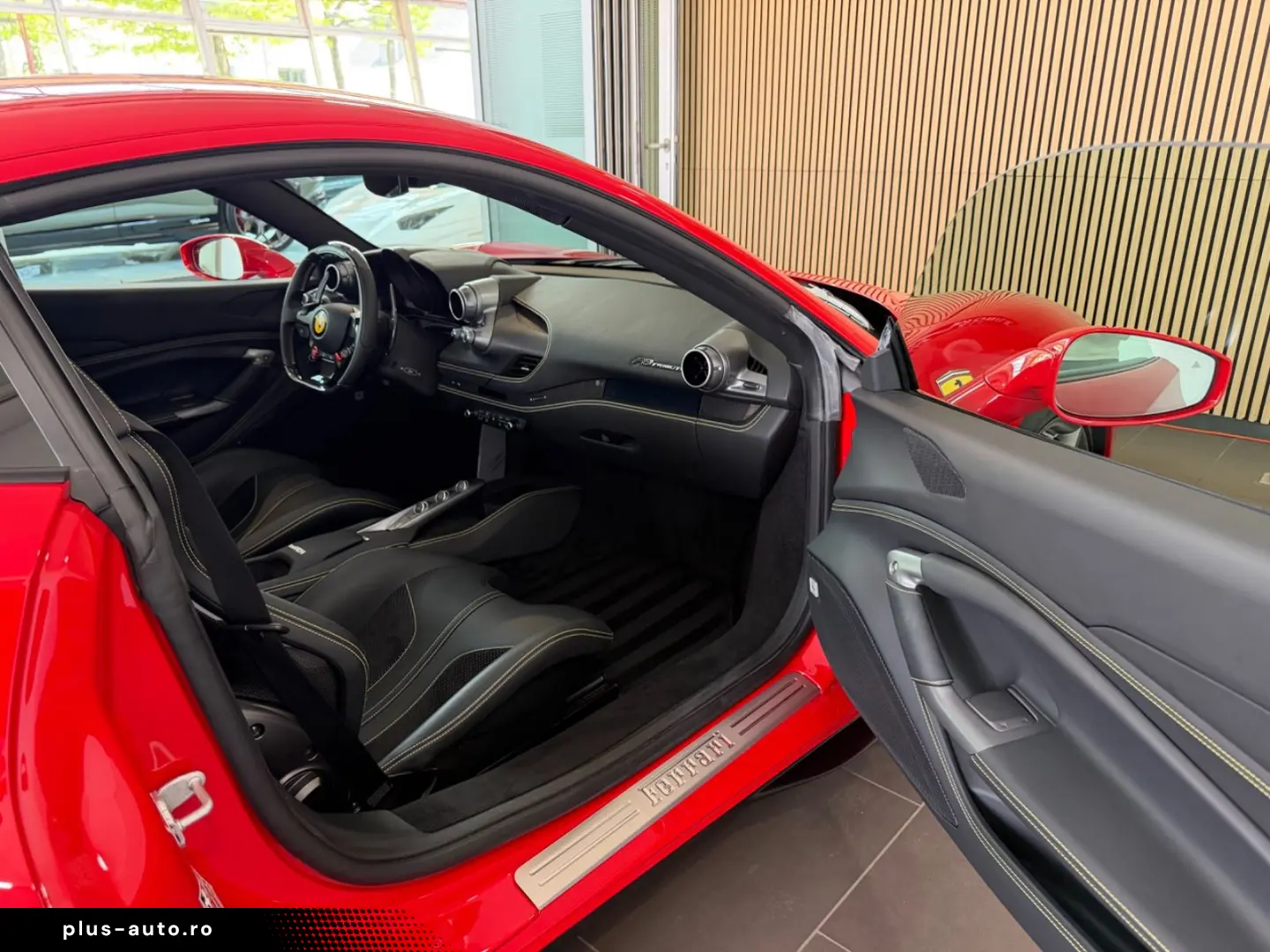 FERRARI F8 TRIBUTO  LIFT CARBON RACING-SEAT DISPLAY HIFI