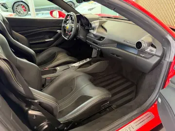 FERRARI F8 TRIBUTO  LIFT CARBON RACING-SEAT DISPLAY HIFI