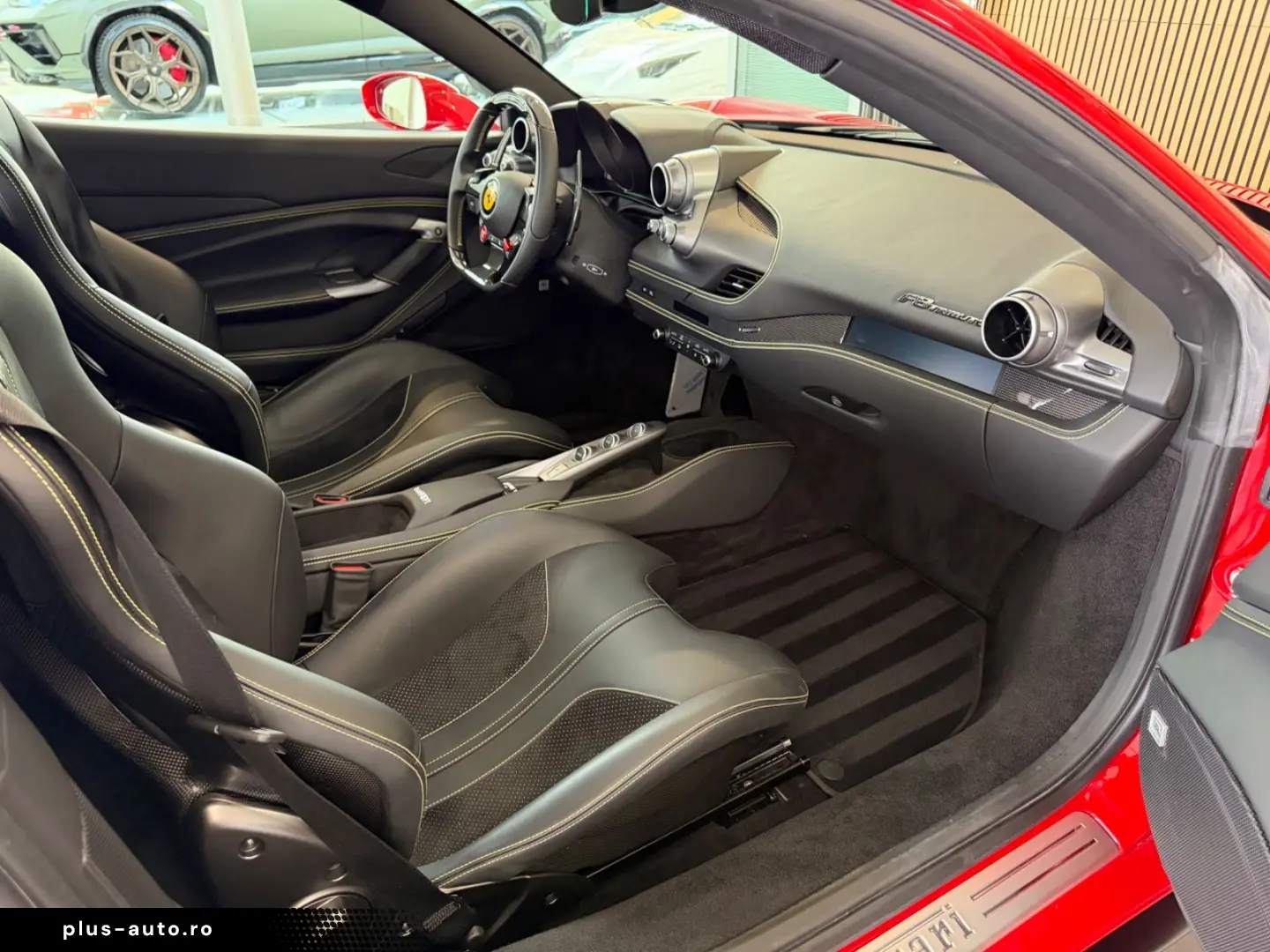 FERRARI F8 TRIBUTO  LIFT CARBON RACING-SEAT DISPLAY HIFI