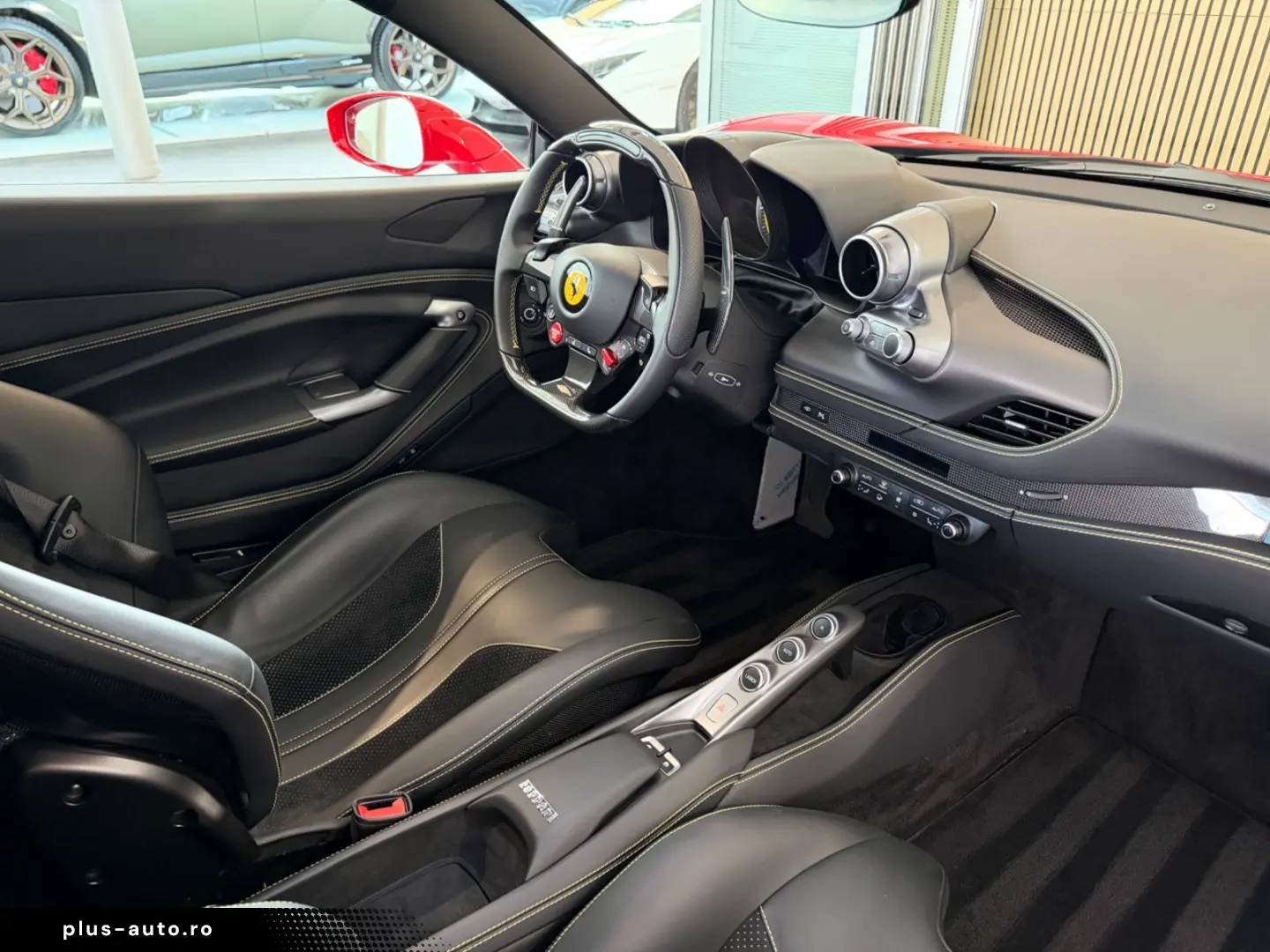FERRARI F8 TRIBUTO  LIFT CARBON RACING-SEAT DISPLAY HIFI