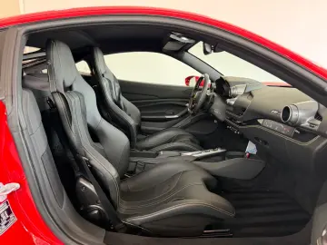 FERRARI F8 TRIBUTO  LIFT CARBON RACING-SEAT DISPLAY HIFI