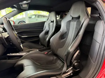 FERRARI F8 TRIBUTO  LIFT CARBON RACING-SEAT DISPLAY HIFI