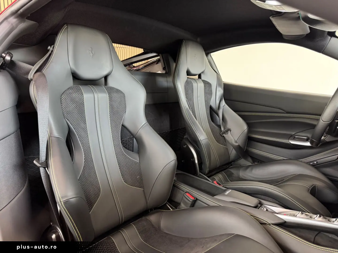FERRARI F8 TRIBUTO  LIFT CARBON RACING-SEAT DISPLAY HIFI