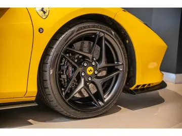 FERRARI F8 3.9 720