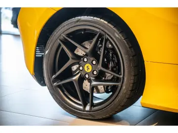 FERRARI F8 3.9 720