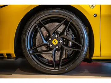 FERRARI F8 3.9 720