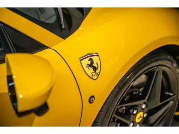 FERRARI F8 3.9 720