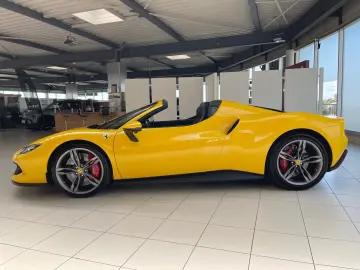 FERRARI 296 GTS 360 Kamera ADAS Paket 20 Alu AFS voll