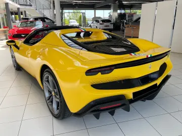 FERRARI 296 GTS 360 Kamera ADAS Paket 20 Alu AFS voll