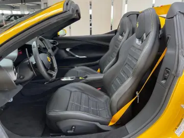 FERRARI 296 GTS 360 Kamera ADAS Paket 20 Alu AFS voll