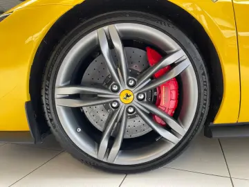 FERRARI 296 GTS 360 Kamera ADAS Paket 20 Alu AFS voll