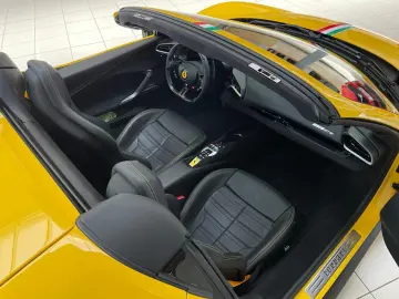 FERRARI 296 GTS 360 Kamera ADAS Paket 20 Alu AFS voll