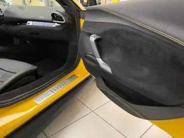 FERRARI 296 GTS 360 Kamera ADAS Paket 20 Alu AFS voll