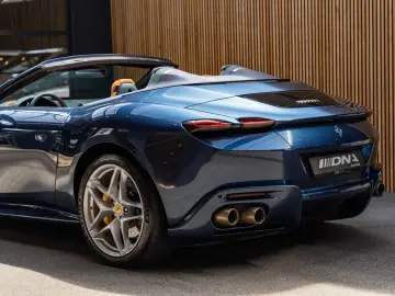 FERRARI Roma Spider Full Carbon Blu Sera JBL Alcantara 3