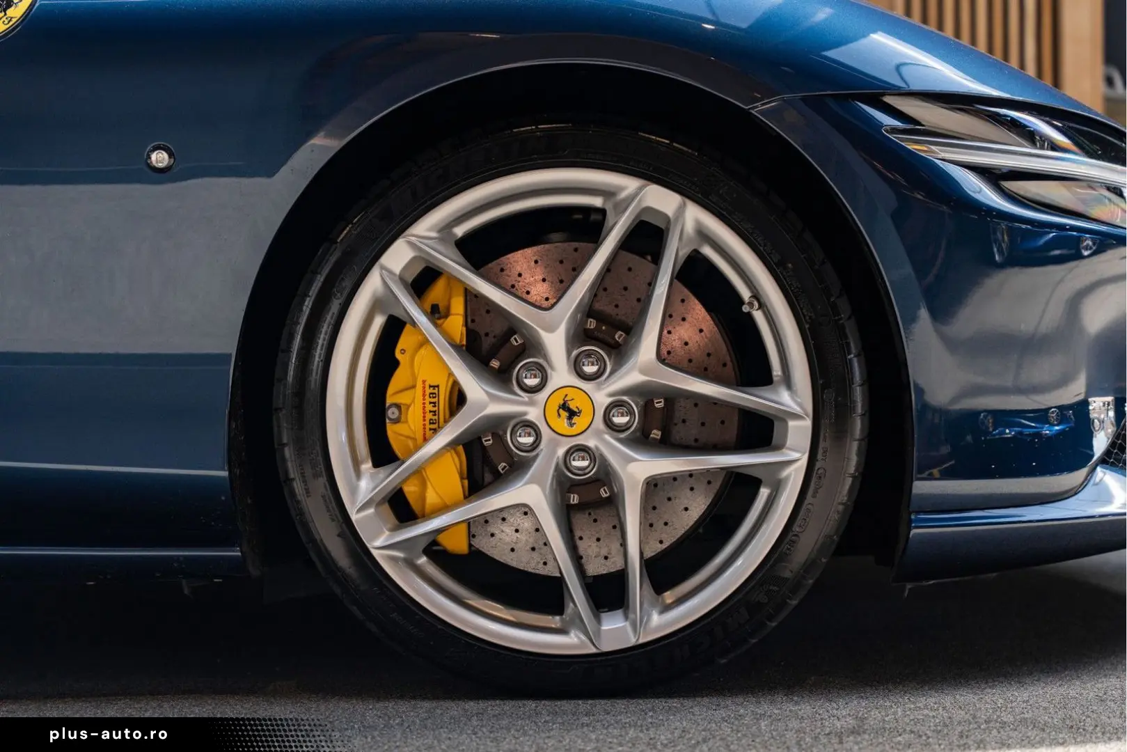 FERRARI Roma Spider Full Carbon Blu Sera JBL Alcantara 3