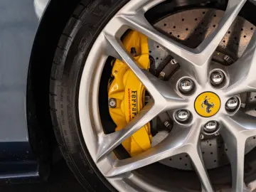 FERRARI Roma Spider Full Carbon Blu Sera JBL Alcantara 3