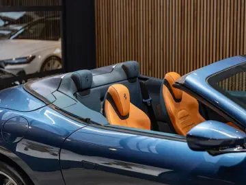 FERRARI Roma Spider Full Carbon Blu Sera JBL Alcantara 3