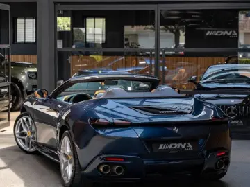 FERRARI Roma Spider Full Carbon Blu Sera JBL Alcantara 3