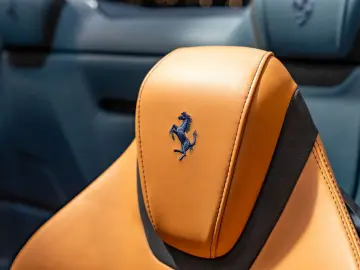 FERRARI Roma Spider Full Carbon Blu Sera JBL Alcantara 3