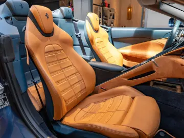FERRARI Roma Spider Full Carbon Blu Sera JBL Alcantara 3