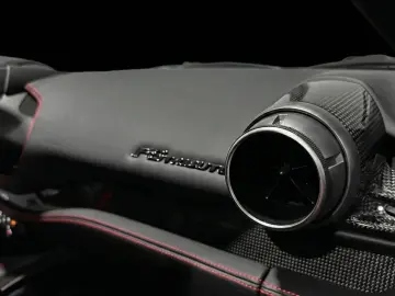 FERRARI F8 Tributo   Carbon   Racing   LED
