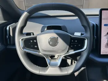 VOLVO EX30 272PS Core LED NAVI BLIS 18LM