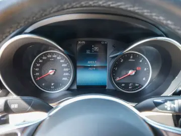MERCEDES-BENZ GLC 300 d 4M COUPE DISTRo STANDH. APPLE ABC L