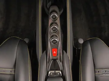 FERRARI F8 Tributo - 1 Owner - Carbon - Daytona