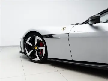 FERRARI 12Cilindri