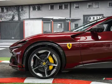 FERRARI Purosangue  ROSSO RUBINO METALLIZZATO FINISH