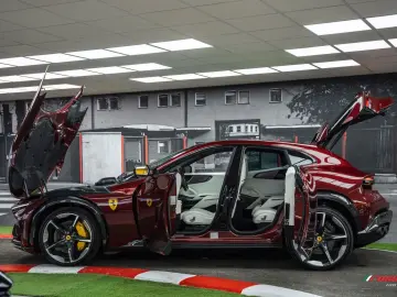 FERRARI Purosangue  ROSSO RUBINO METALLIZZATO FINISH