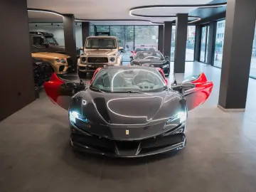FERRARI SF90 Spider TAILOR MADE 1 1 TWO-TONE