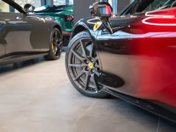 FERRARI SF90 Spider TAILOR MADE 1 1 TWO-TONE
