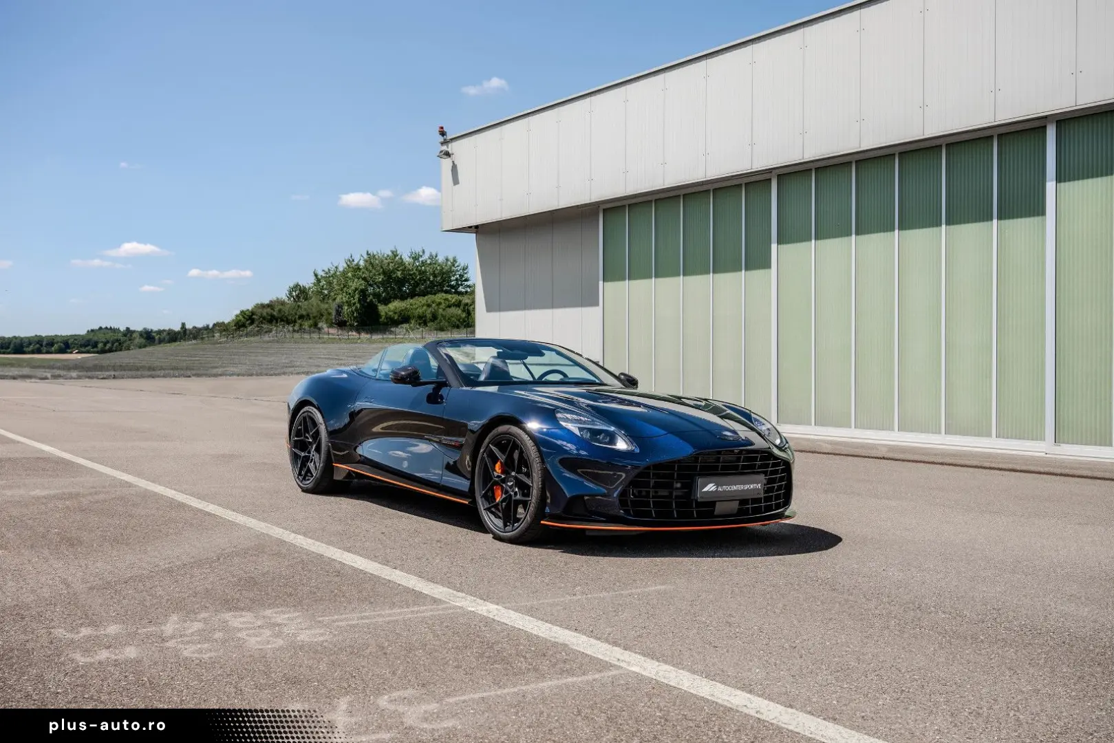 ASTON MARTIN Vanquish Volante Q CARBON GLOSS BLACK BESPOKE