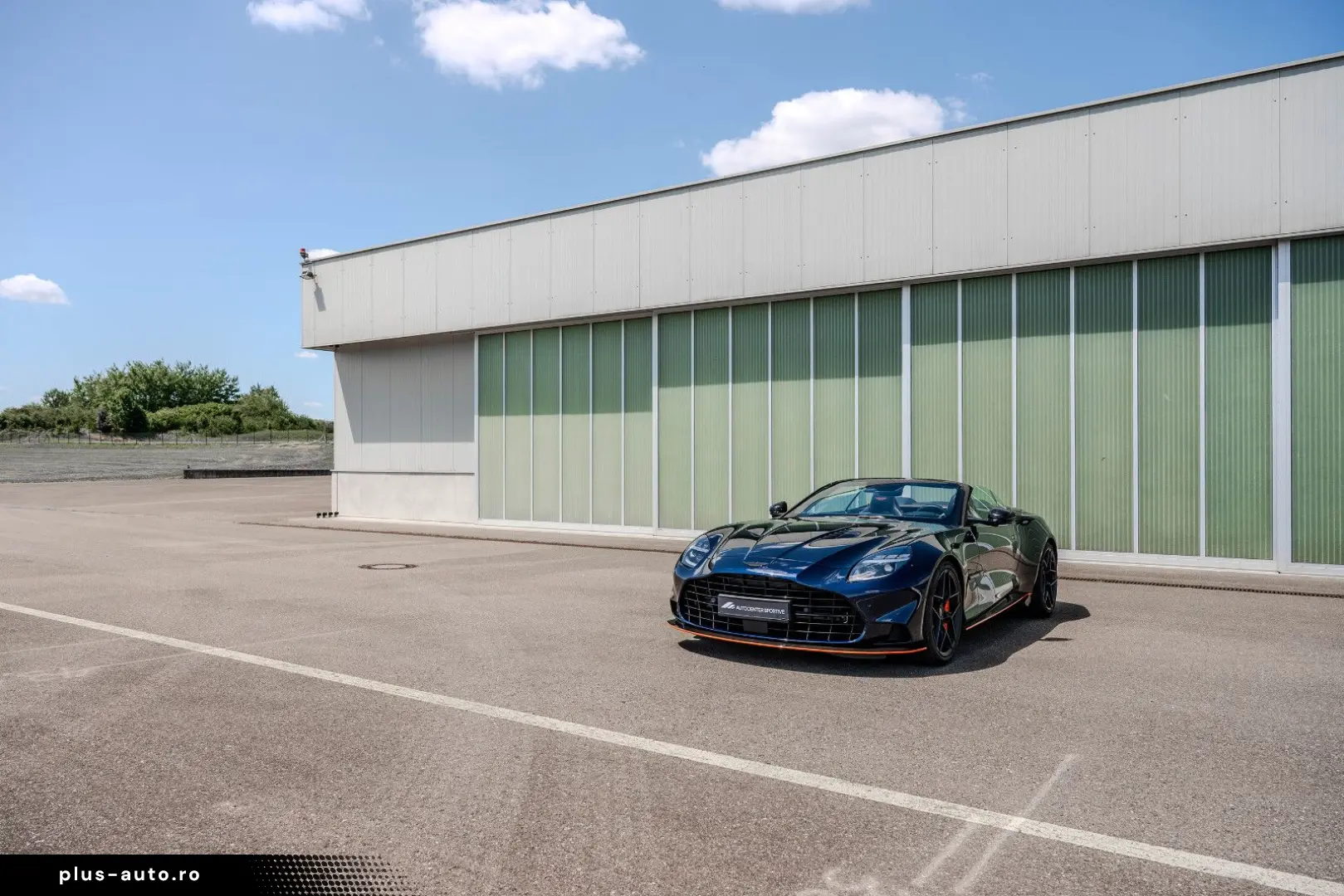 ASTON MARTIN Vanquish Volante Q CARBON GLOSS BLACK BESPOKE