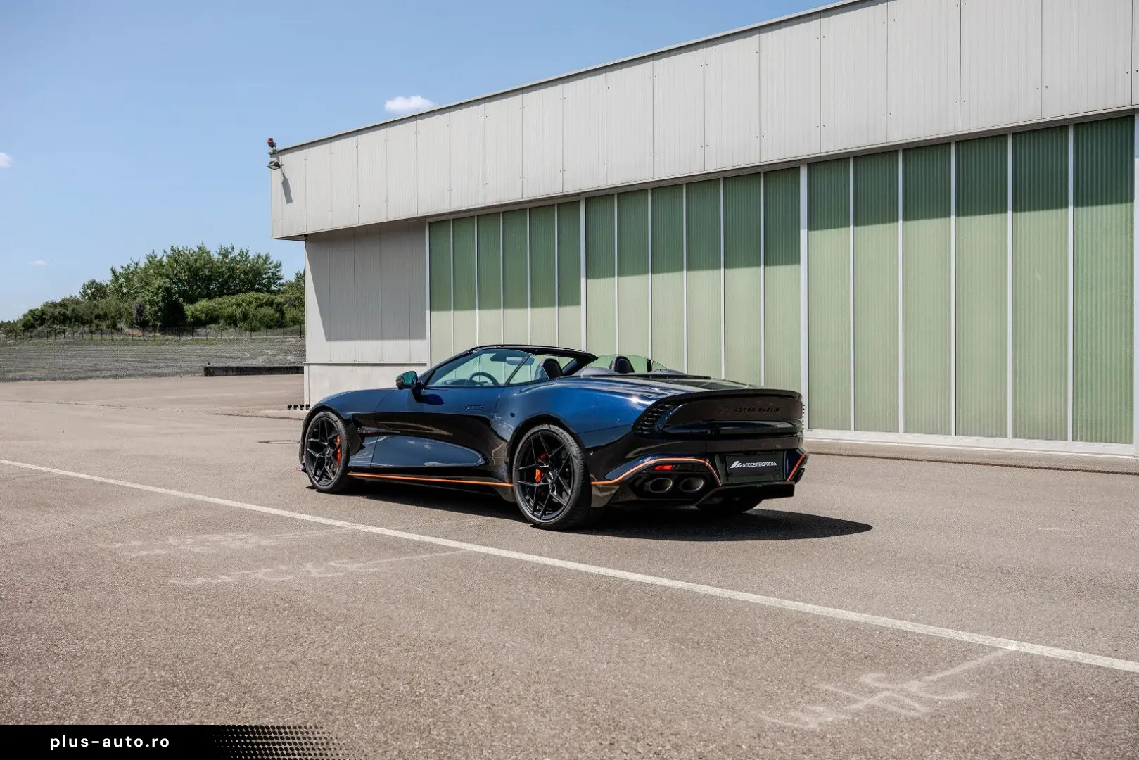 ASTON MARTIN Vanquish Volante Q CARBON GLOSS BLACK BESPOKE