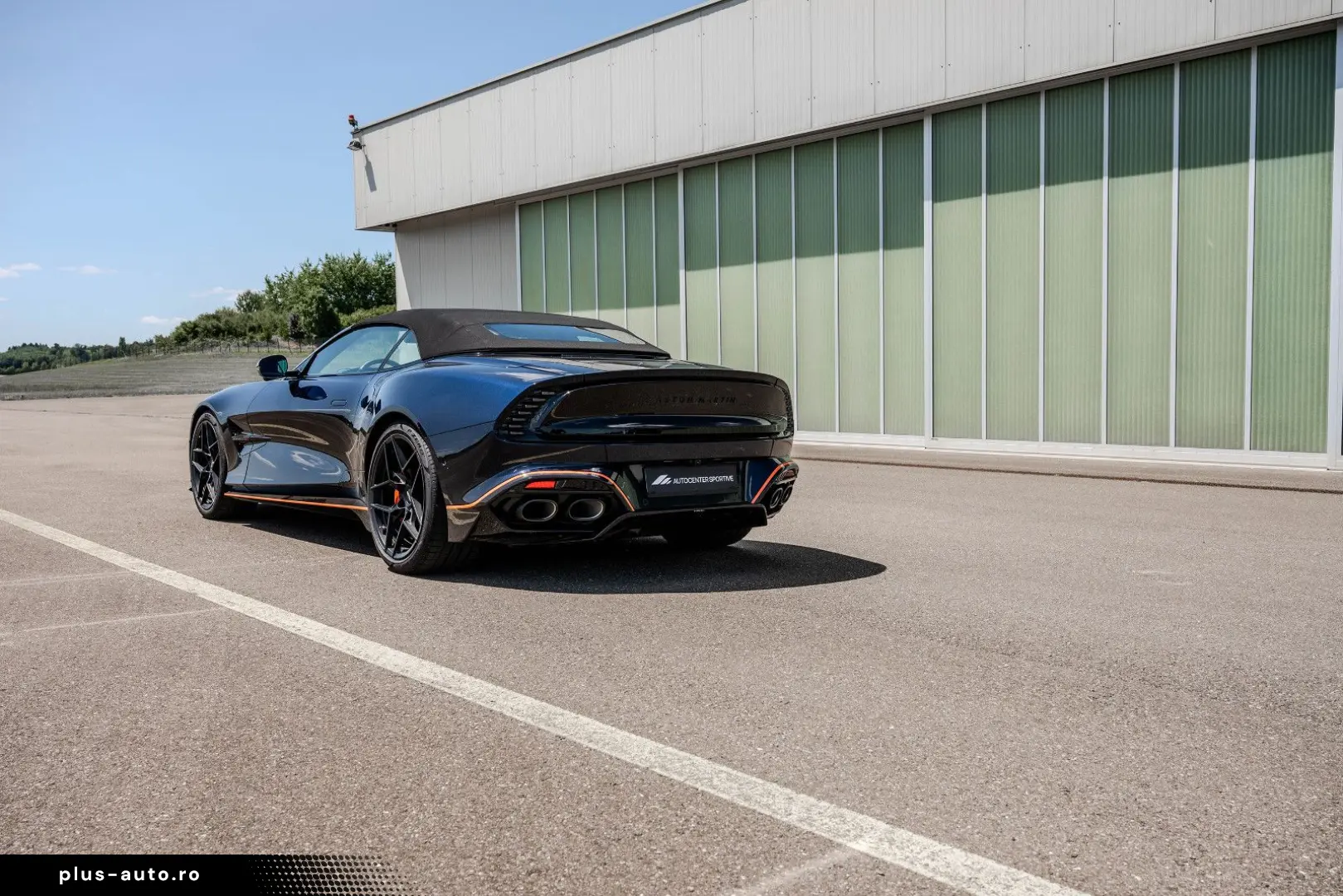 ASTON MARTIN Vanquish Volante Q CARBON GLOSS BLACK BESPOKE