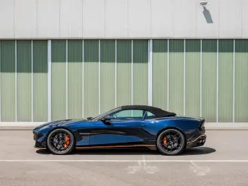 ASTON MARTIN Vanquish Volante Q CARBON GLOSS BLACK BESPOKE