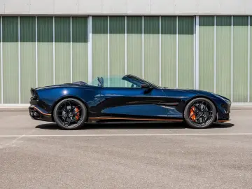 ASTON MARTIN Vanquish Volante Q CARBON GLOSS BLACK BESPOKE