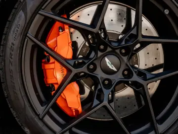 ASTON MARTIN Vanquish Volante Q CARBON GLOSS BLACK BESPOKE