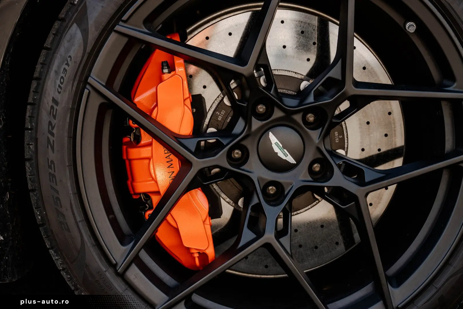 ASTON MARTIN Vanquish Volante Q CARBON GLOSS BLACK BESPOKE